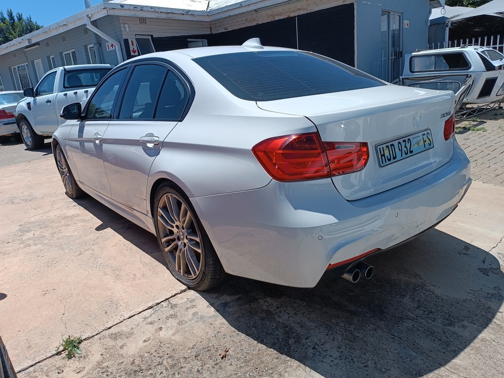 
								BMW 328i M SPORT A/T  (F30) full									