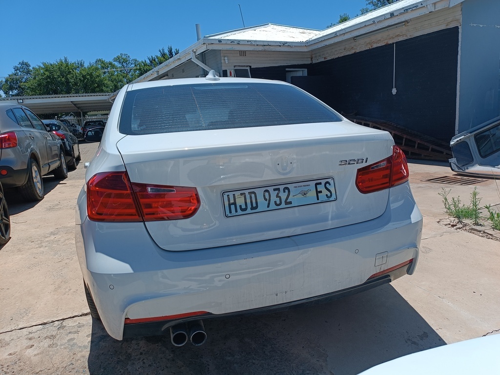 
								BMW 328i M SPORT A/T  (F30) full									