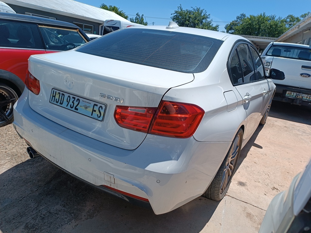 
								BMW 328i M SPORT A/T  (F30) full									