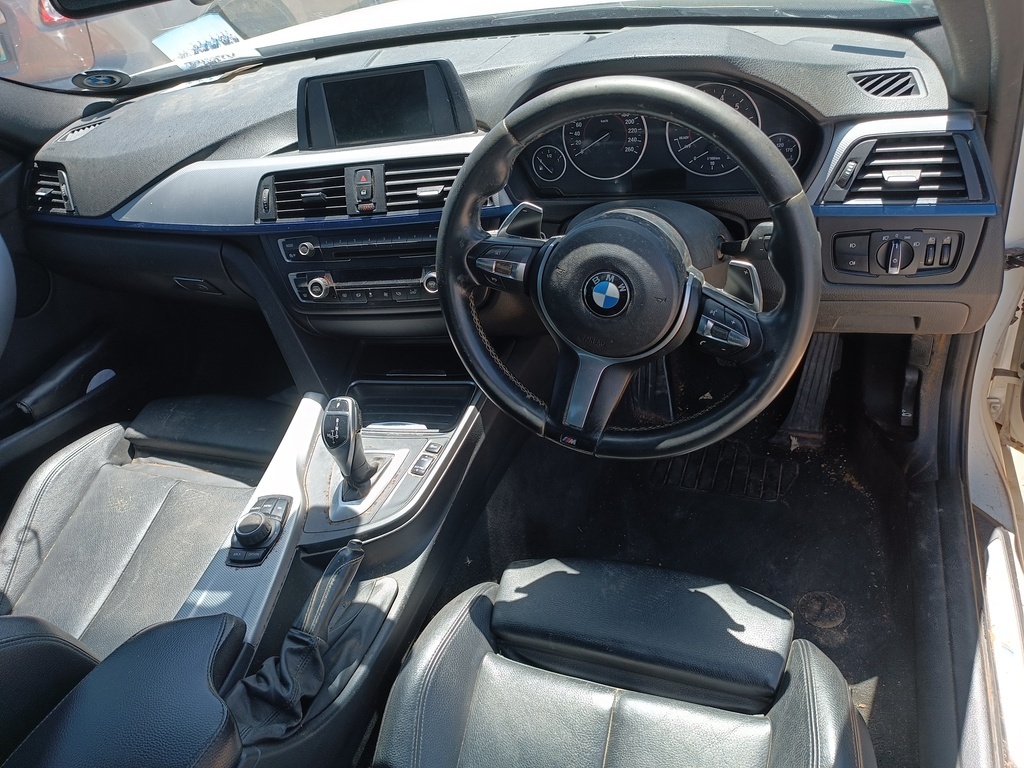 
								BMW 328i M SPORT A/T  (F30) full									