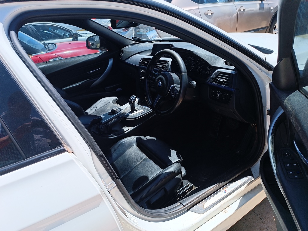 
								BMW 328i M SPORT A/T  (F30) full									