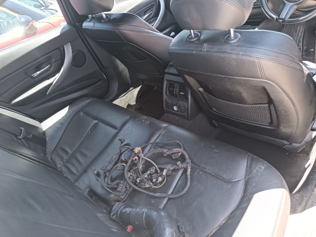 
								BMW 328i M SPORT A/T  (F30) full									