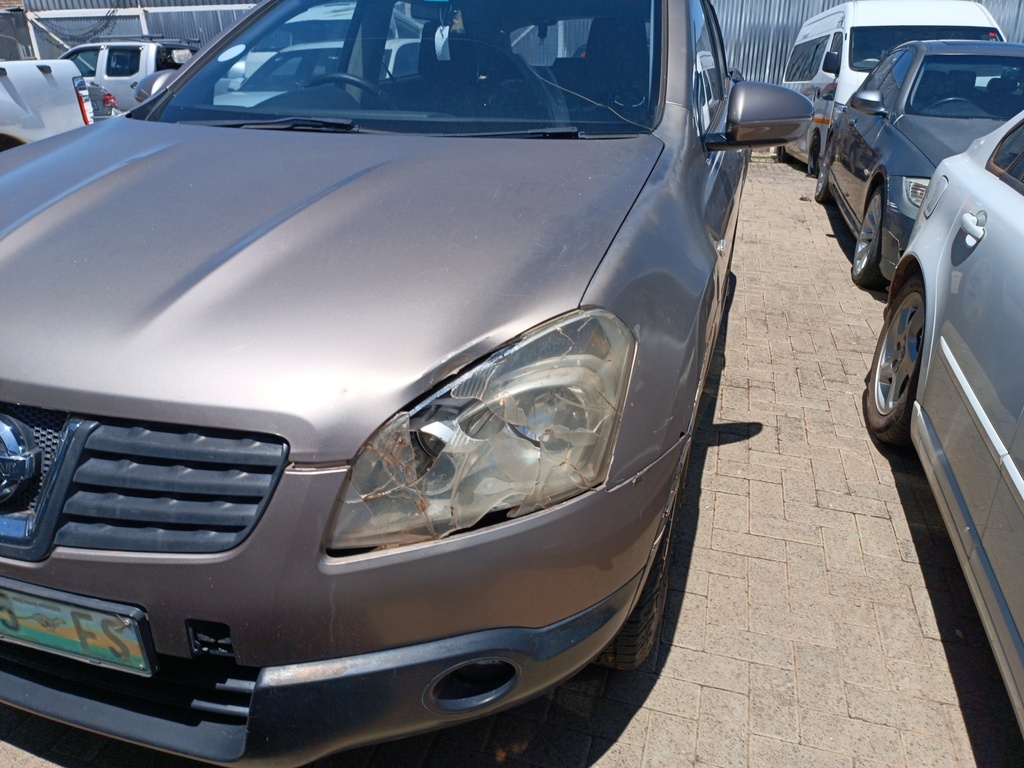 
								NISSAN QASHQAI 1.6 ACENTA full									