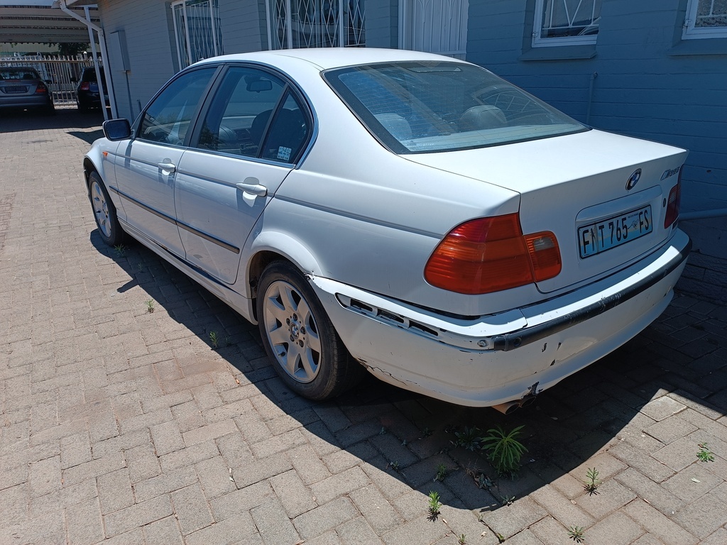 
								BMW 325i (E46)F/L full									