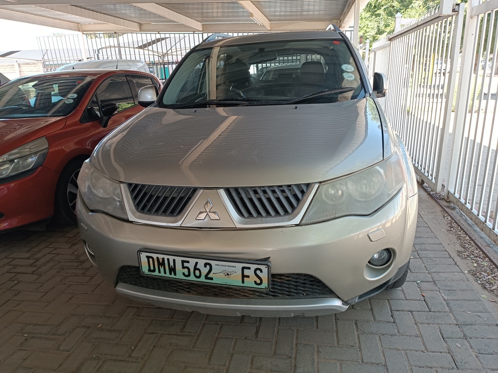 
								MITSUBISHI OUTLANDER 2.4 GLS A/T full									