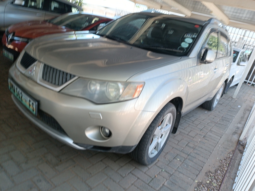 
								MITSUBISHI OUTLANDER 2.4 GLS A/T full									