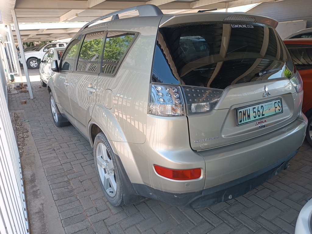 
								MITSUBISHI OUTLANDER 2.4 GLS A/T full									