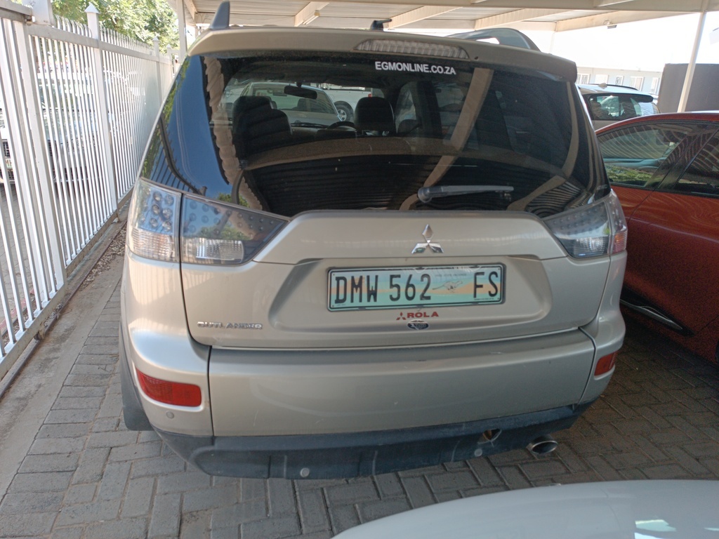 
								MITSUBISHI OUTLANDER 2.4 GLS A/T full									
