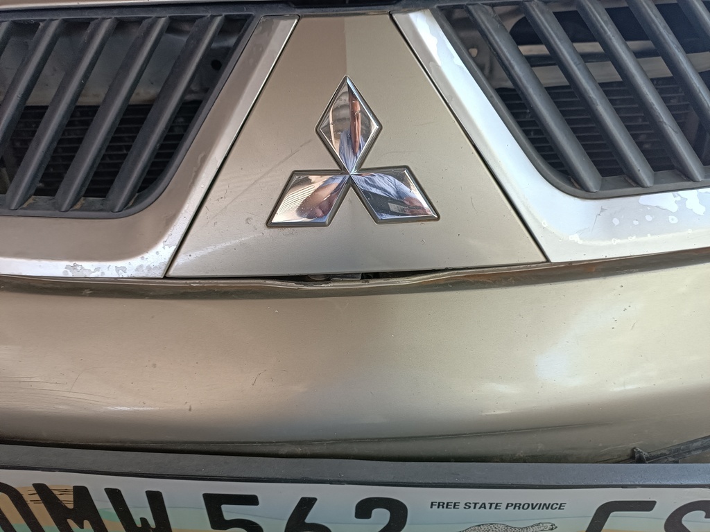 
								MITSUBISHI OUTLANDER 2.4 GLS A/T full									