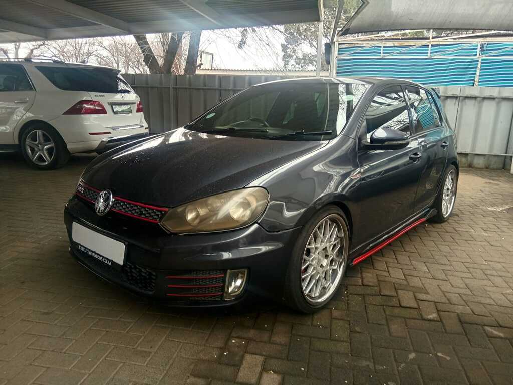 
								VOLKSWAGEN GOLF VI GTI 2.0 TSI full									
