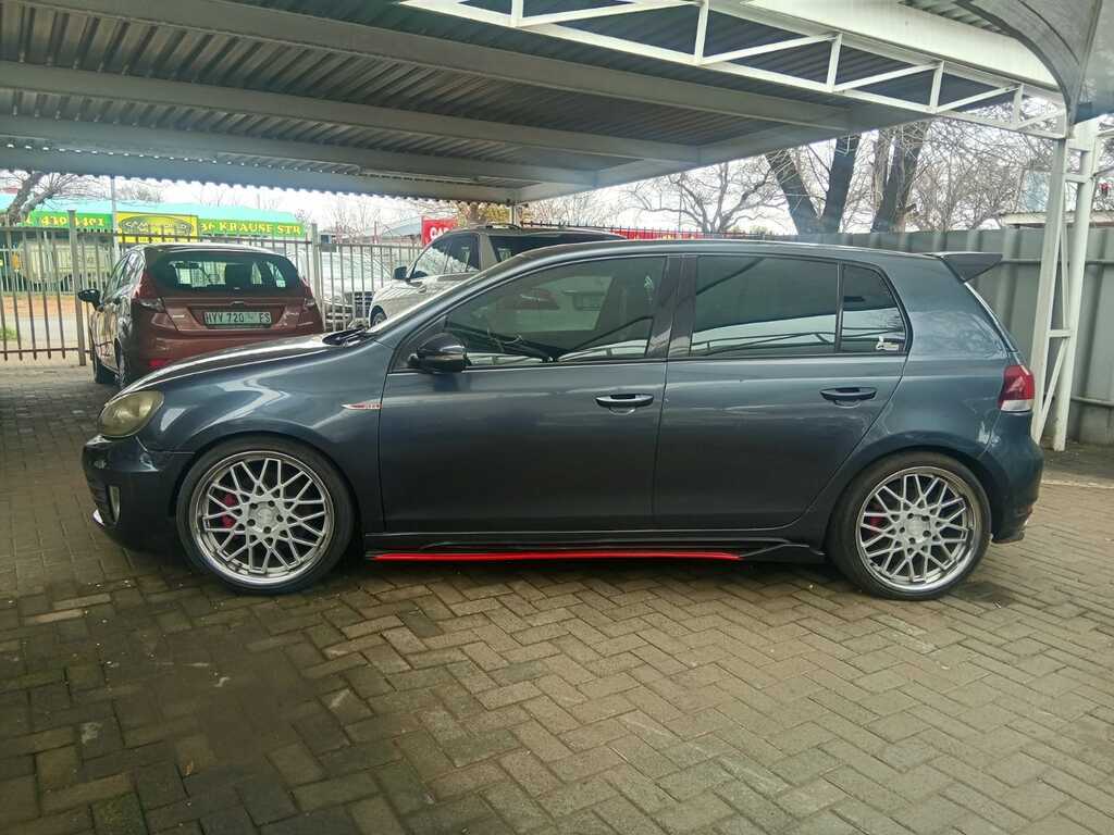 
								VOLKSWAGEN GOLF VI GTI 2.0 TSI full									