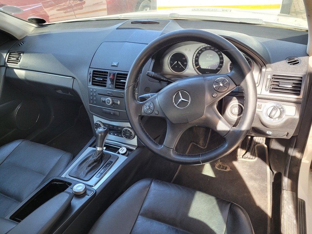 
								MERCEDES-BENZ C220 CDi AVANTGARDE A/T full									