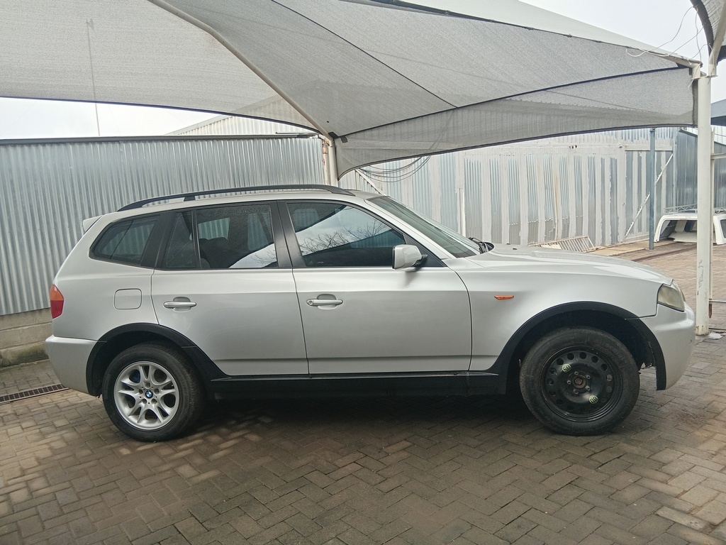 
								BMW X3 3.0i A/T full									