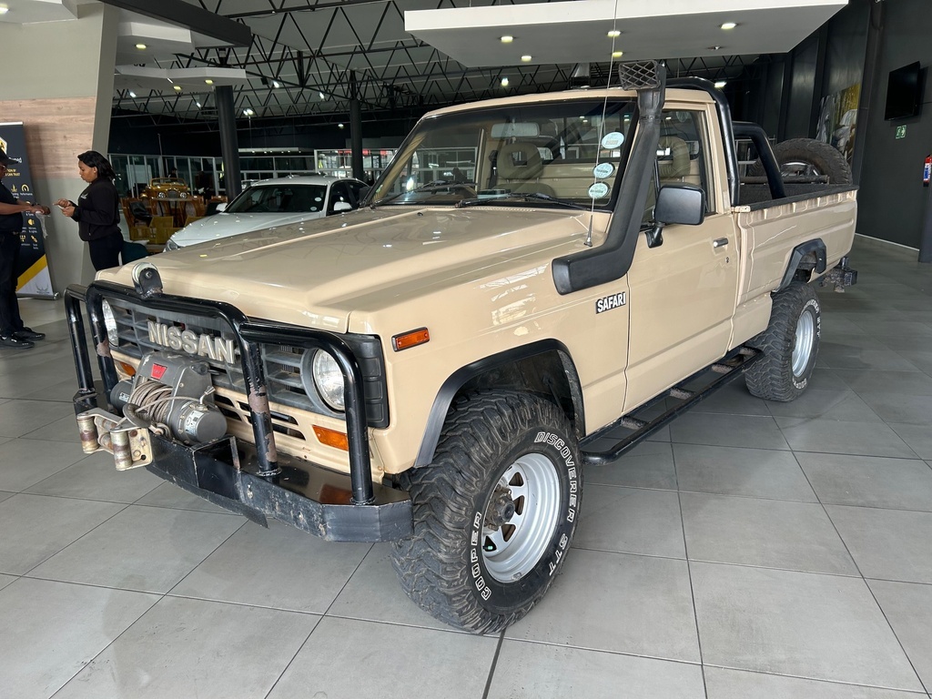 
								NISSAN SAFARI 4X4 P/U S/C full									