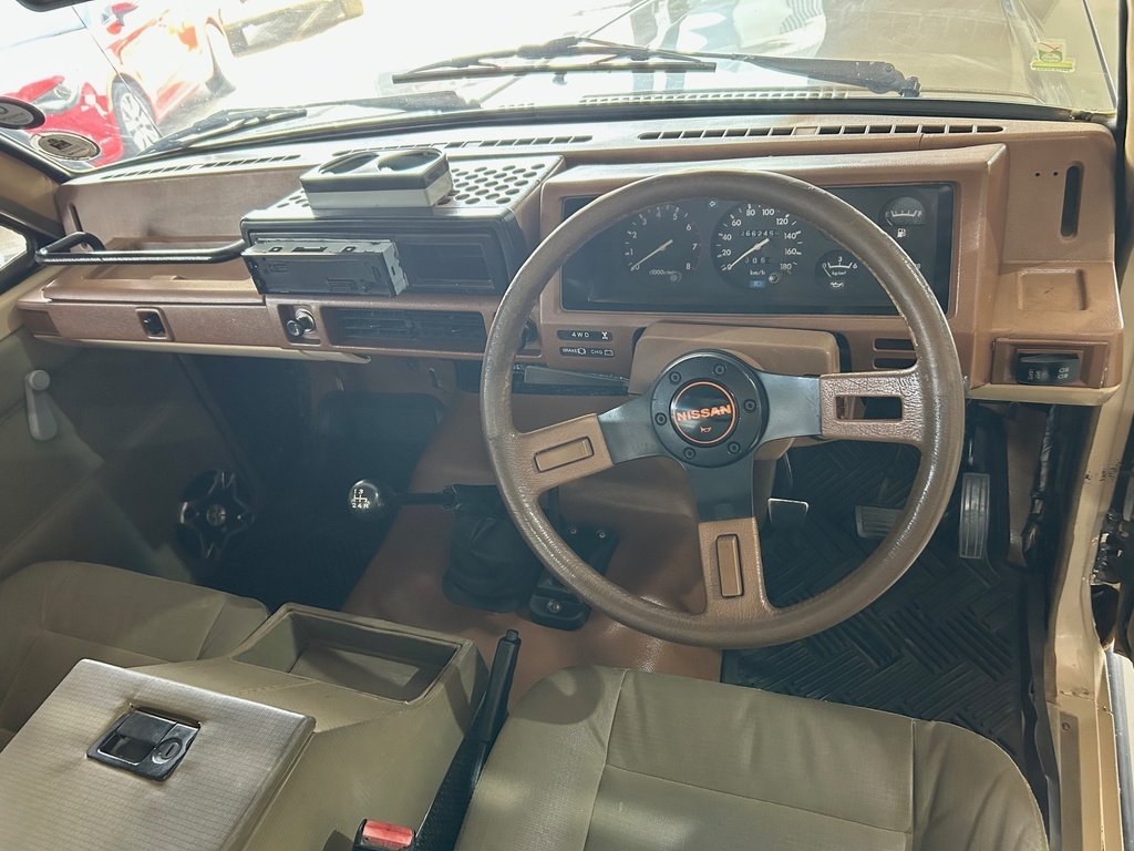 
								NISSAN SAFARI 4X4 P/U S/C full									