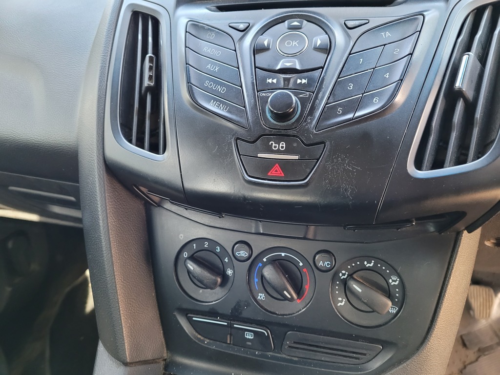 
								FORD FOCUS 1.6 Ti VCT AMBIENTE full									