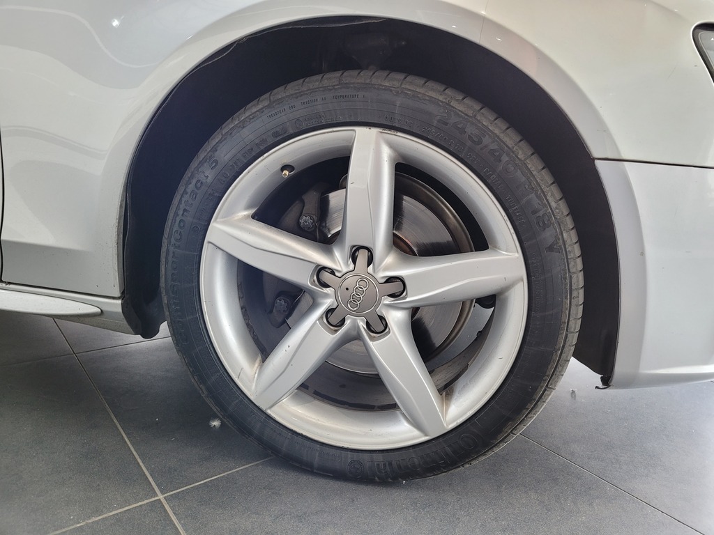 
								AUDI A4 3.0 TDI QUATTRO AMBIENT TIP (B8) full									
