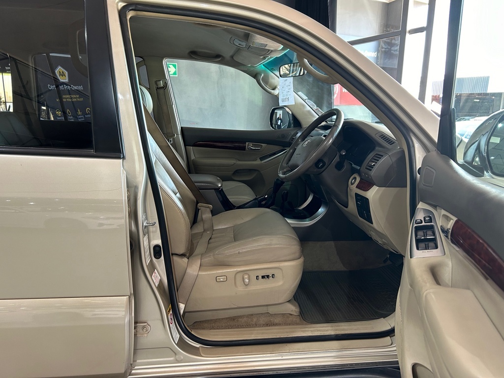 
								TOYOTA PRADO VX 4.0 V6 A/T full									