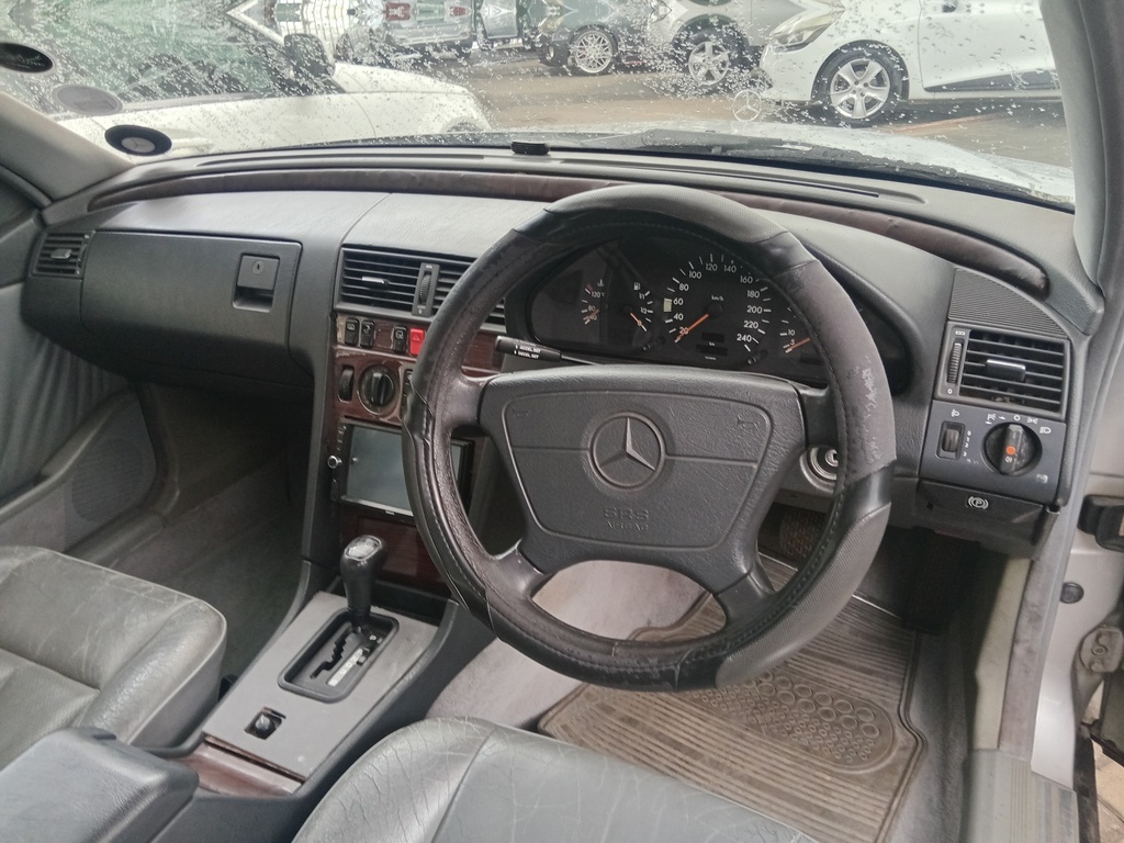 
								MERCEDES-BENZ C220 CLASSIC A/T full									