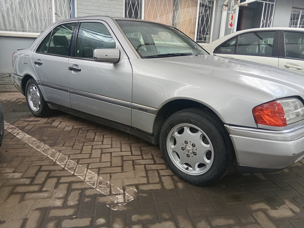 
								MERCEDES-BENZ C220 CLASSIC A/T full									
