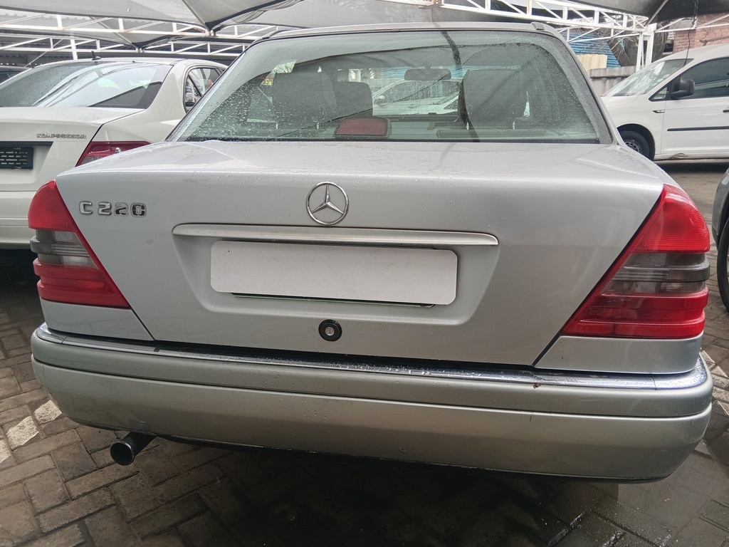 
								MERCEDES-BENZ C220 CLASSIC A/T full									