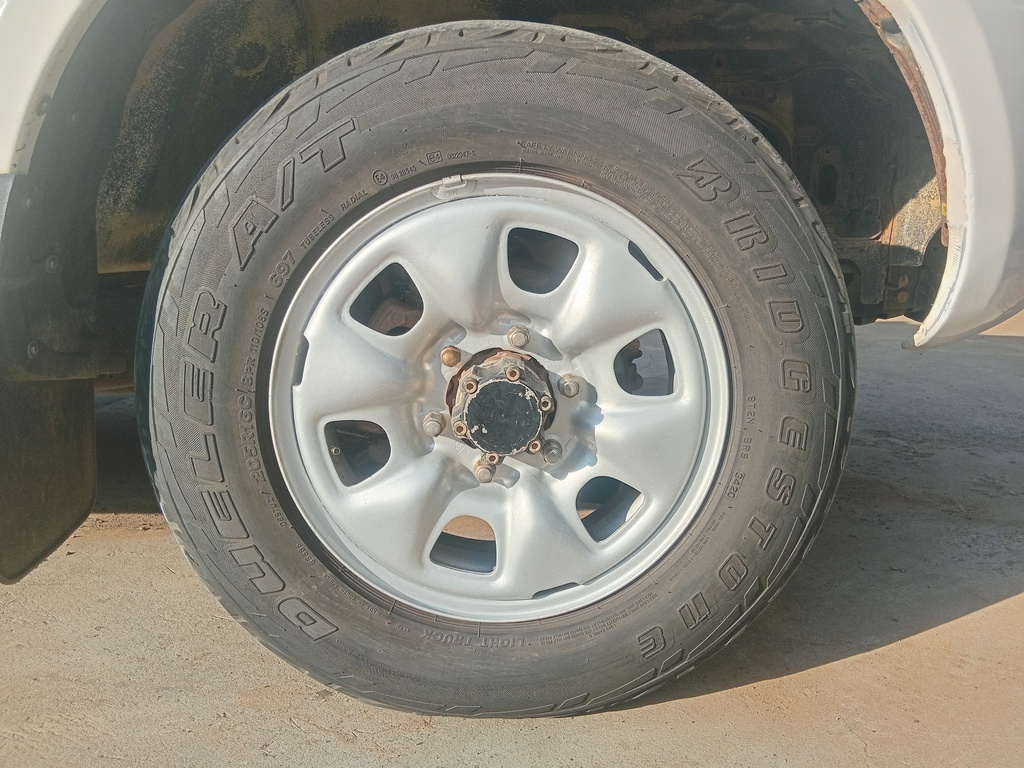 
								NISSAN HARDBODY NP300 2.4i HiRider 4×4 (K15/K36) P/U D/C full									