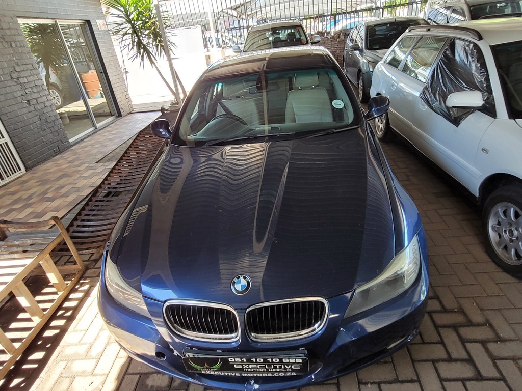 
								BMW 320i A/T (E90) full									