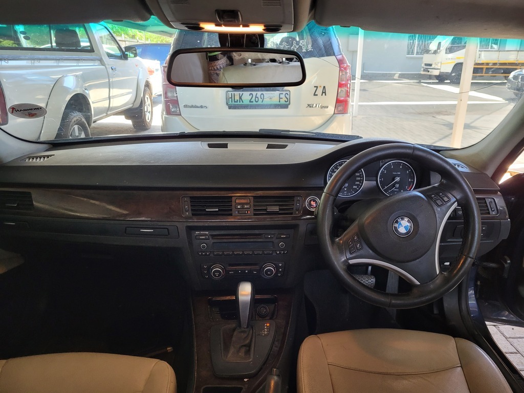 
								BMW 320i A/T (E90) full									