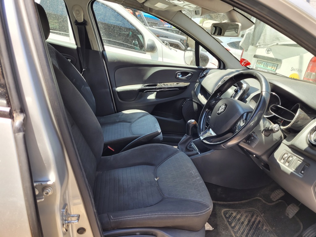 
								RENAULT CLIO IV 900 T DYNAMIQUE 5DR (66KW) full									