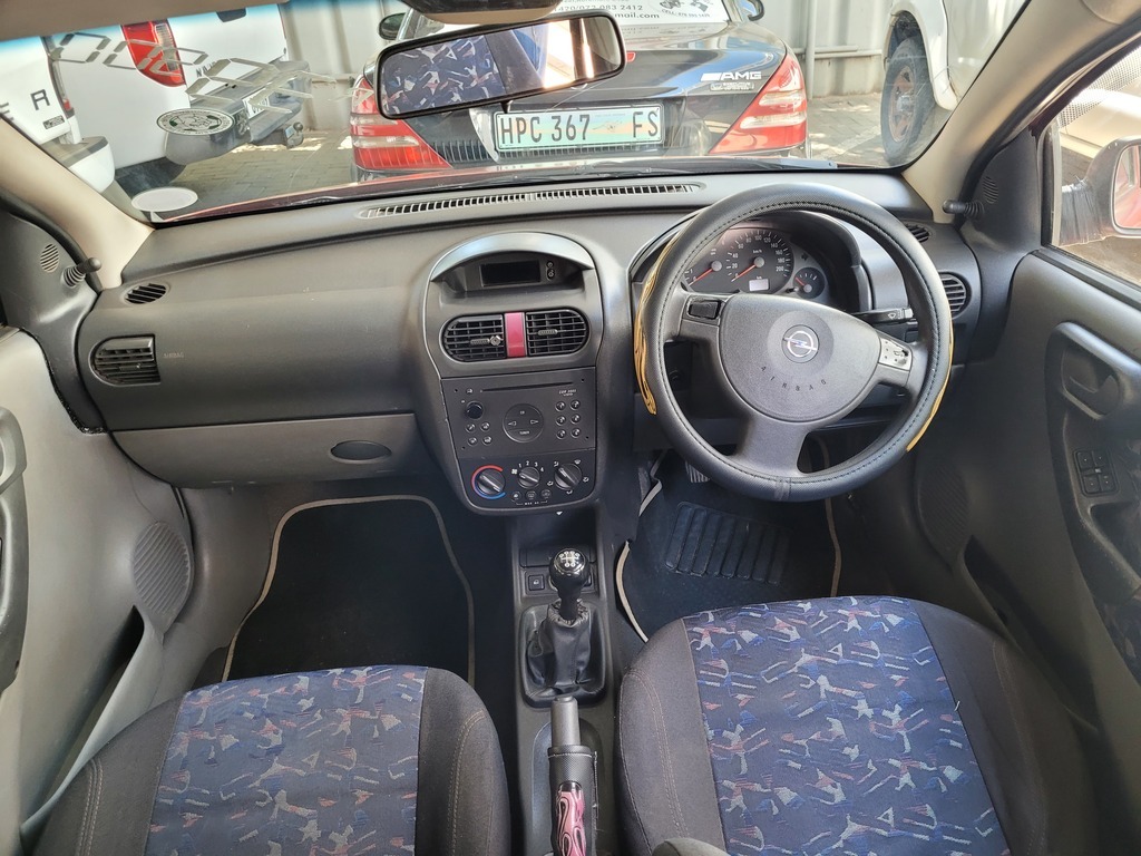 
								OPEL CORSA CLASSIC 1.7DTi ELEGANCE full									