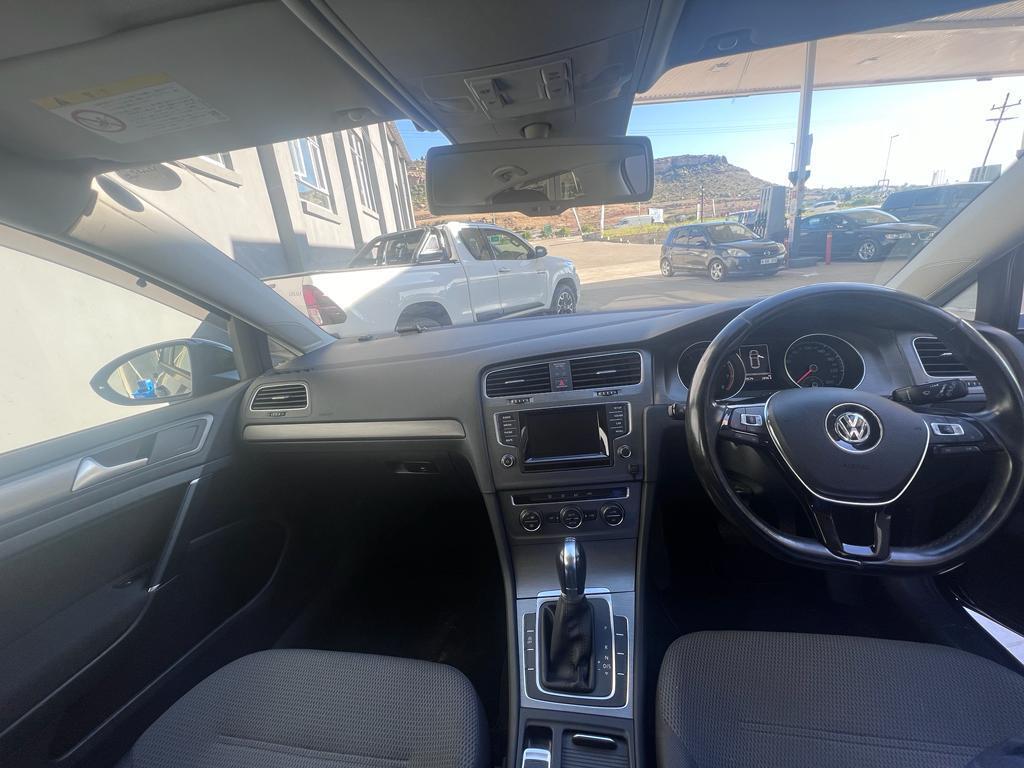 
								VOLKSWAGEN GOLF VII 1.2 TSI TRENDLINE full									