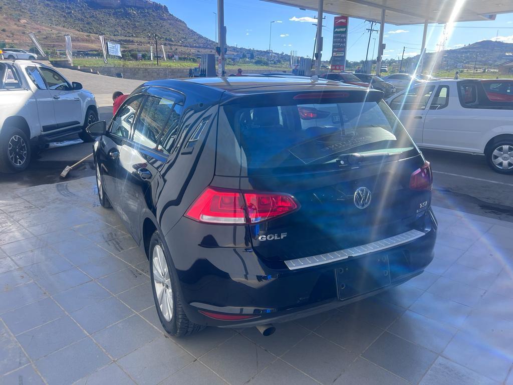 
								VOLKSWAGEN GOLF VII 1.2 TSI TRENDLINE full									