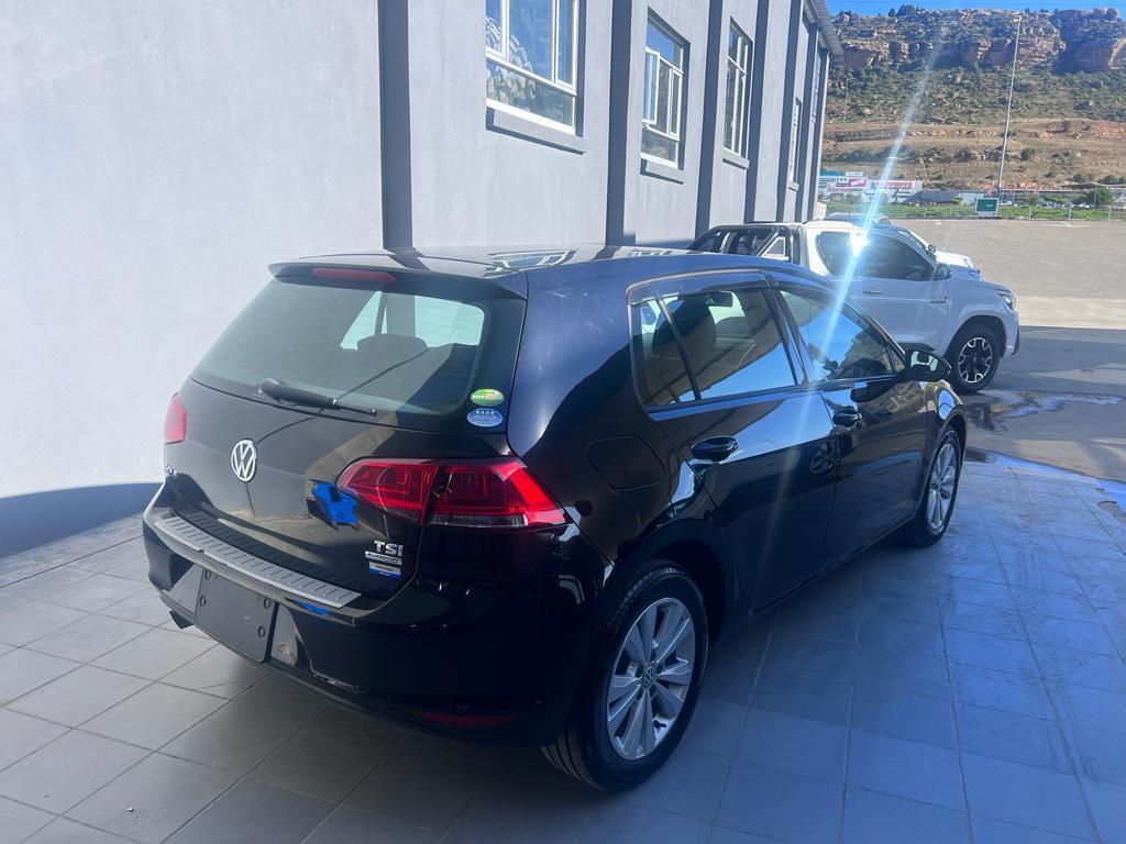 
								VOLKSWAGEN GOLF VII 1.2 TSI TRENDLINE full									