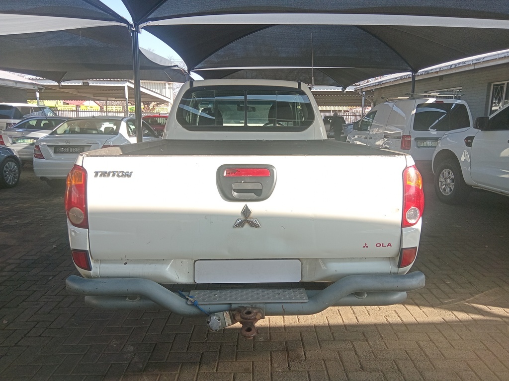 
								MITSUBISHI TRITON 3.2 Di-D CLUB CAB 4X4 P/U S/C full									