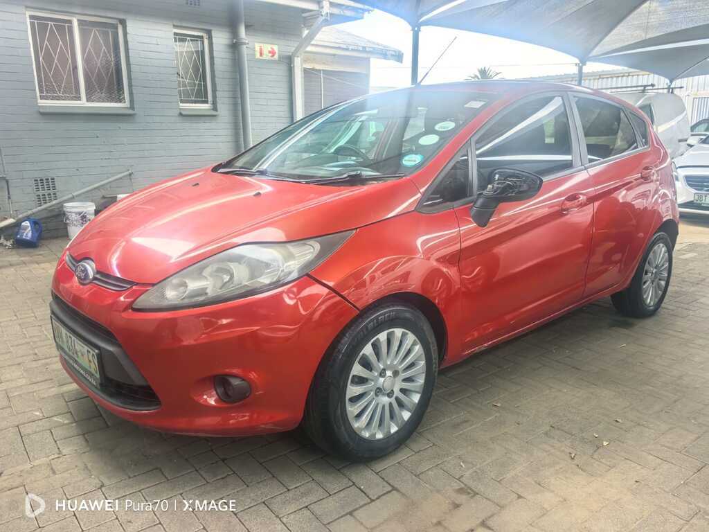 
								FORD FIESTA 1.6i TREND 5Dr full									