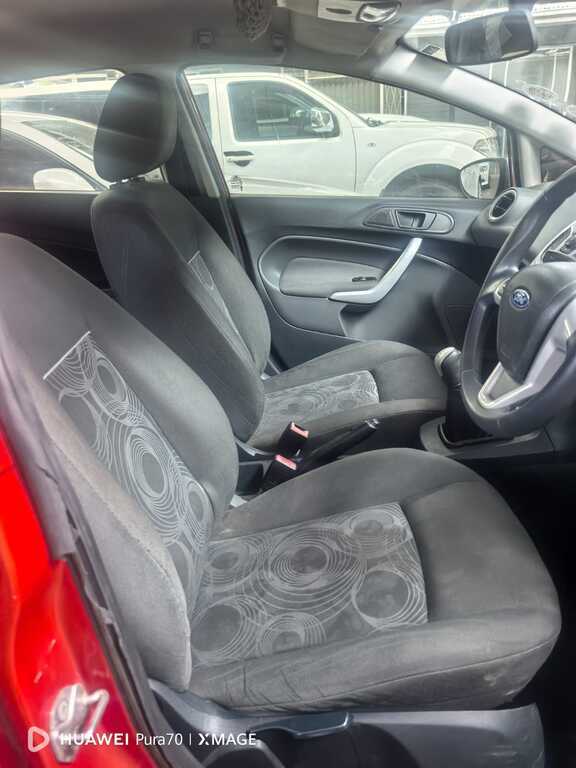 
								FORD FIESTA 1.6i TREND 5Dr full									