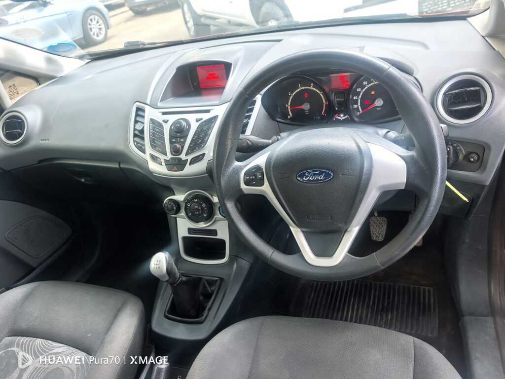 
								FORD FIESTA 1.6i TREND 5Dr full									