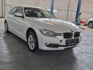 BMW 320i LUXURY LINE A/T (F30)