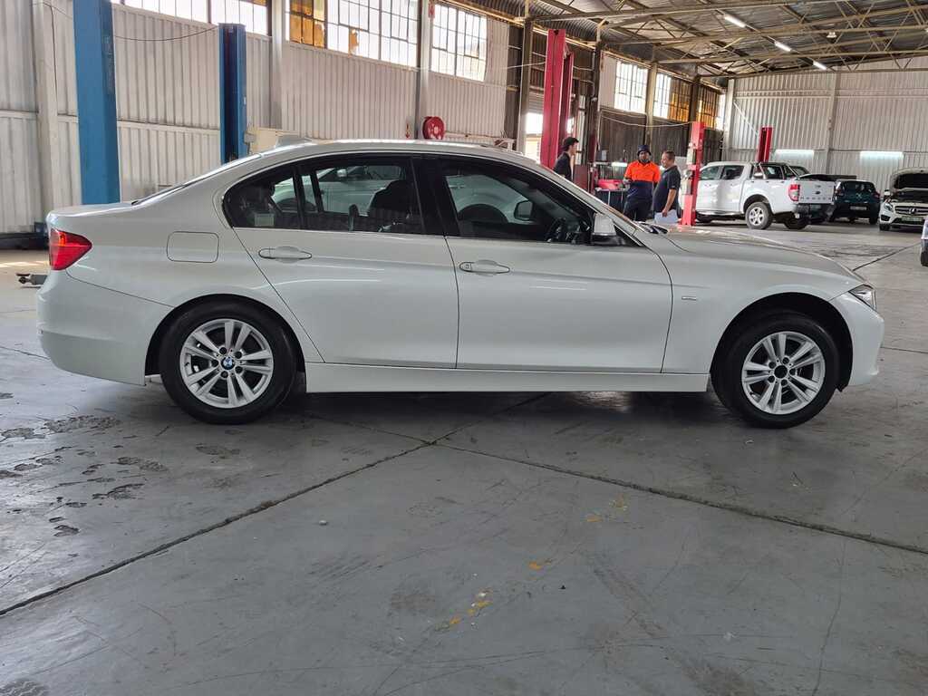 
								BMW 320i LUXURY LINE A/T (F30) full									