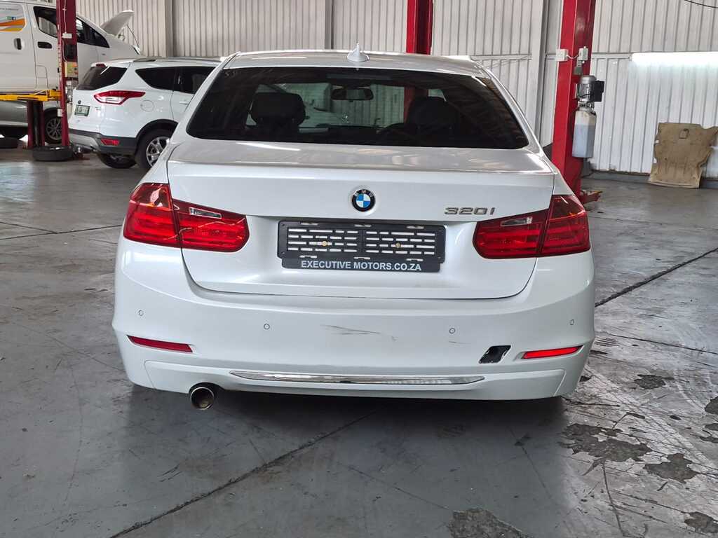 
								BMW 320i LUXURY LINE A/T (F30) full									