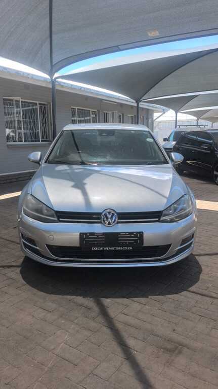 
								VOLKSWAGEN GOLF VII 1.4 TSI COMFORTLINE DSG full									