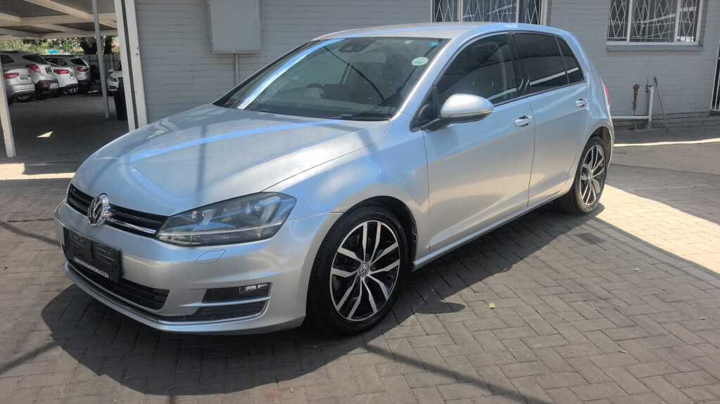 
								VOLKSWAGEN GOLF VII 1.4 TSI COMFORTLINE DSG full									