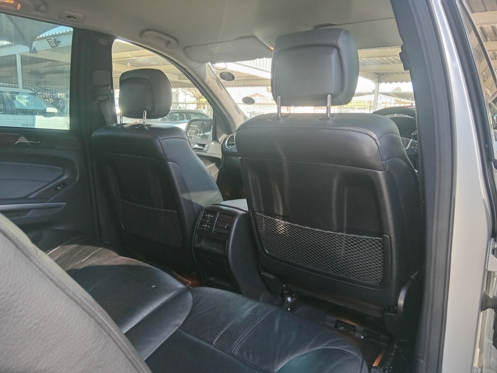 
								MERCEDES-BENZ ML 320 CDI A/T full									