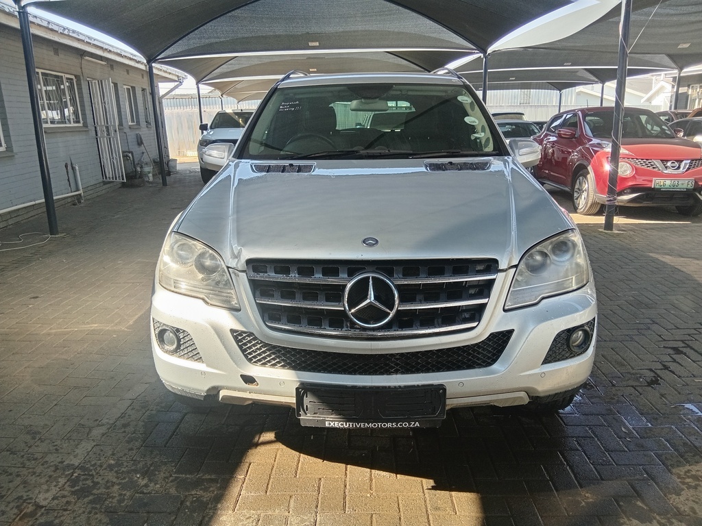 
								MERCEDES-BENZ ML 320 CDI A/T full									