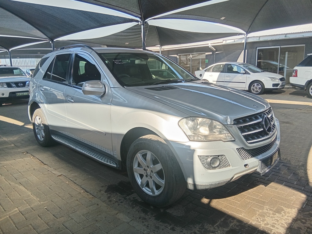 
								MERCEDES-BENZ ML 320 CDI A/T full									