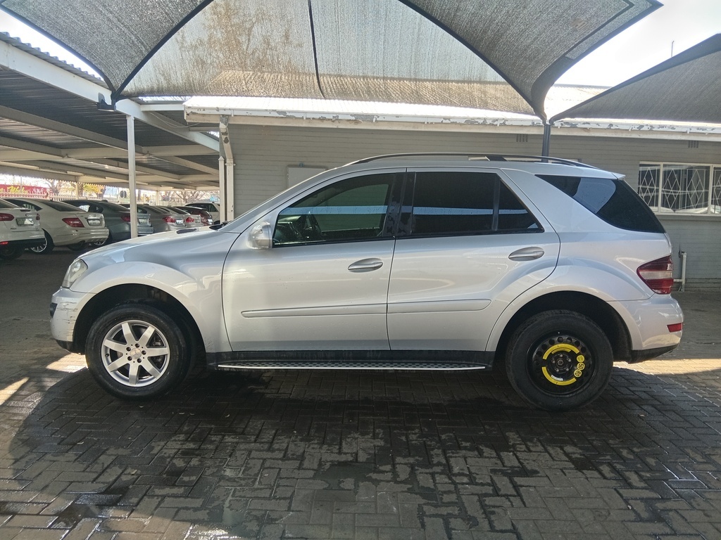 
								MERCEDES-BENZ ML 320 CDI A/T full									