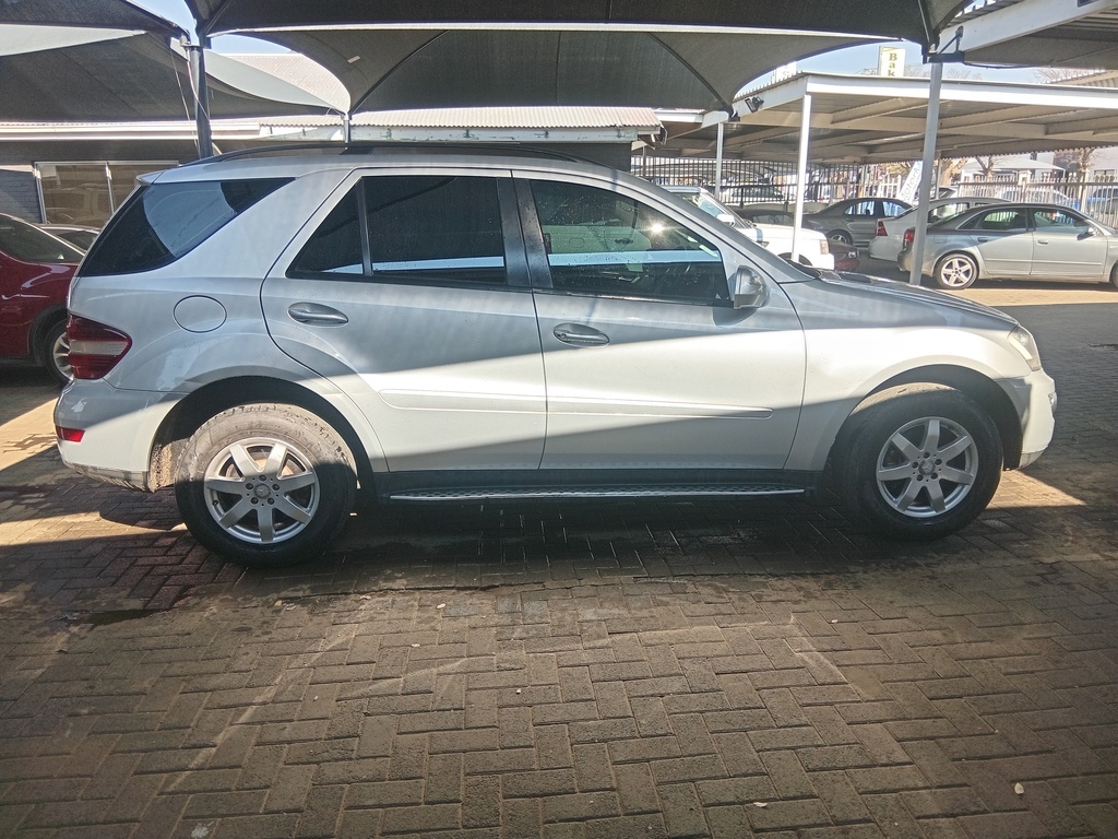 
								MERCEDES-BENZ ML 320 CDI A/T full									