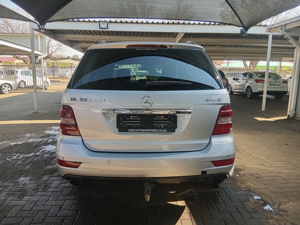 
								MERCEDES-BENZ ML 320 CDI A/T full									