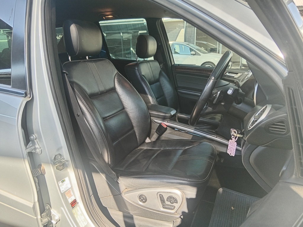 
								MERCEDES-BENZ ML 320 CDI A/T full									