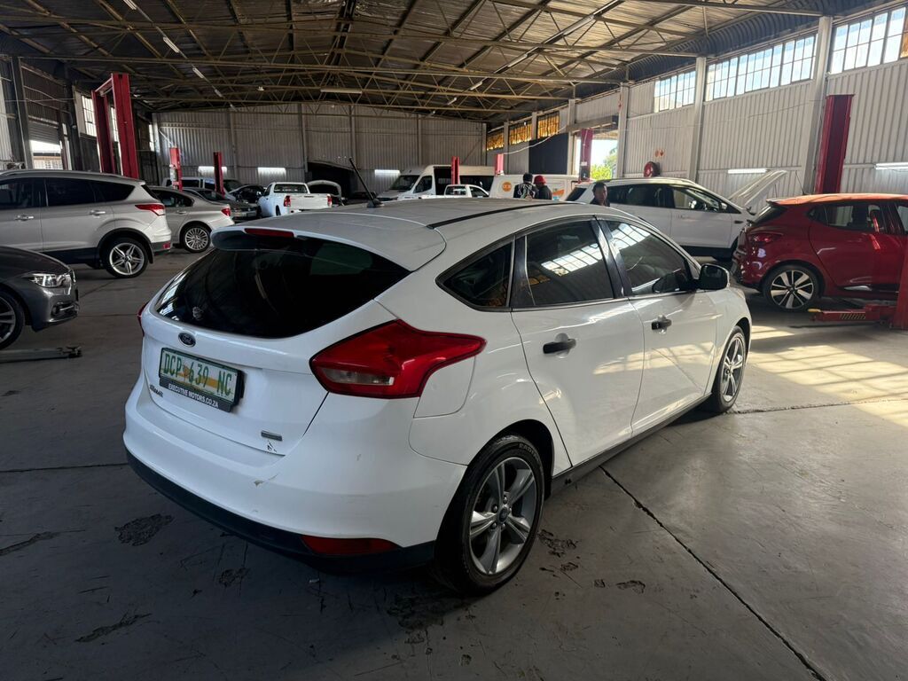 
								FORD FOCUS 1.0 ECOBOOST AMBIENTE 5Dr full									